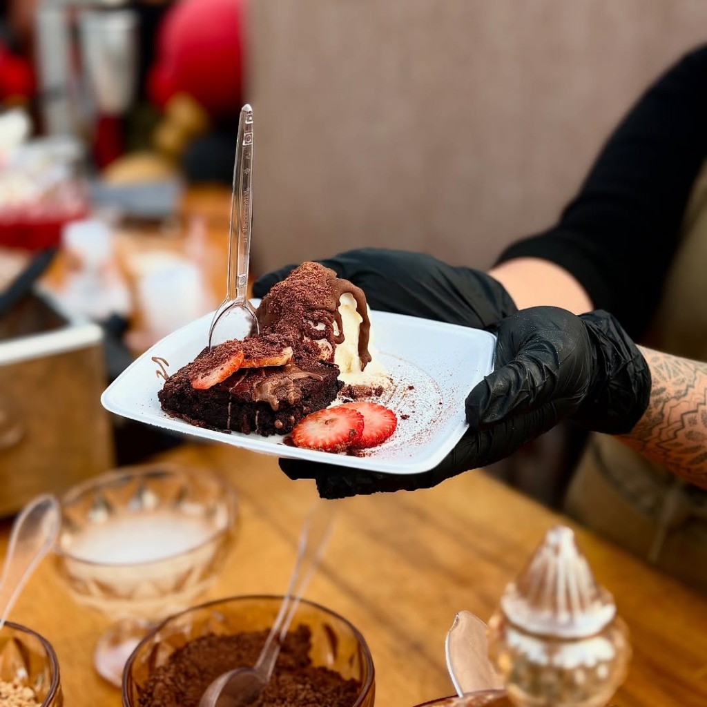 Brownie gourmet com morango